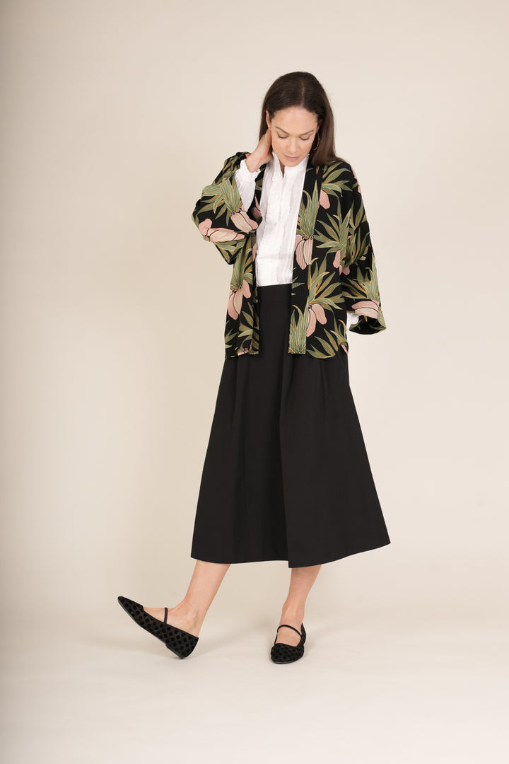 Deco Bud Black Crepe Kimono