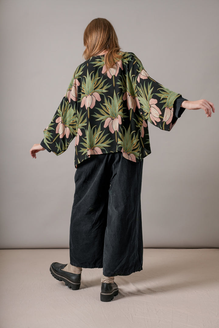 Deco Bud Black Crepe Kimono